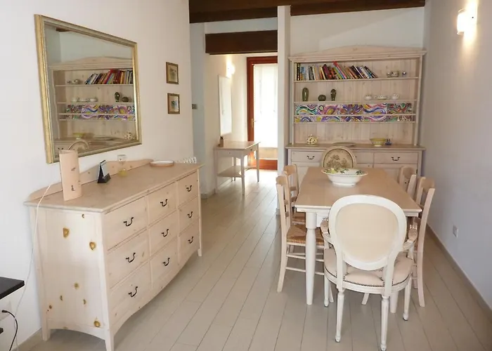 Hermitage Mimosa 포르토 발트라바글리아